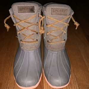 USED W8 Sperry Duck boots
